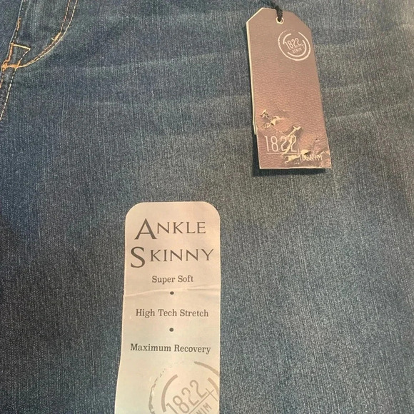 24W 1822 Ankle Skinny Jeans Super Soft - new never worn. - Picture 4 of 6